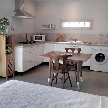 Studio Centre Vallon Jardin Parking 800M Marche Riviere Et Commerces Holiday home Vallon-Pont-d'Arc