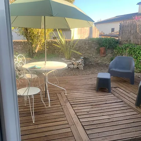 Studio Centre Vallon Jardin Parking 800M Marche Riviere Et Commerces Holiday home Vallon-Pont-d'Arc